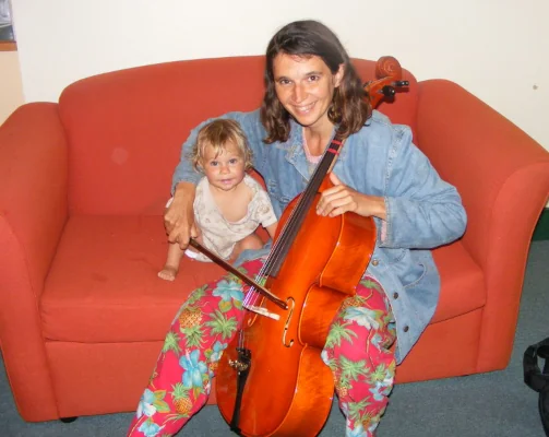 Claire Loiseleur Violoncelle Avec Bébé